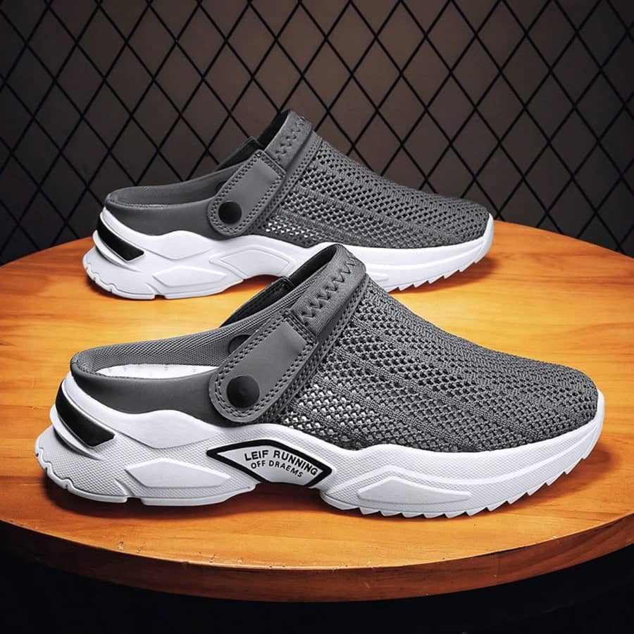 D014SN Men's Closed-Toe Slip-On Sandals